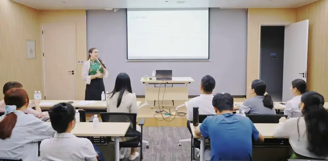 迎接封關(guān)新時(shí)代，提升英語(yǔ)硬實(shí)力——三亞環(huán)農(nóng)集團(tuán)英語(yǔ)沙龍圓滿舉辦  